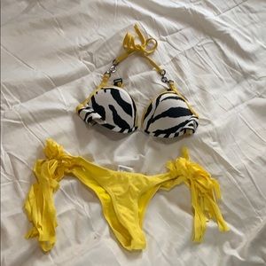 Push up bikini. Yellow